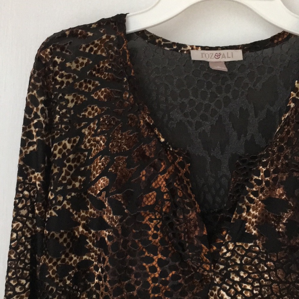Textured Animal Print Tunic - Picture 2 of 4